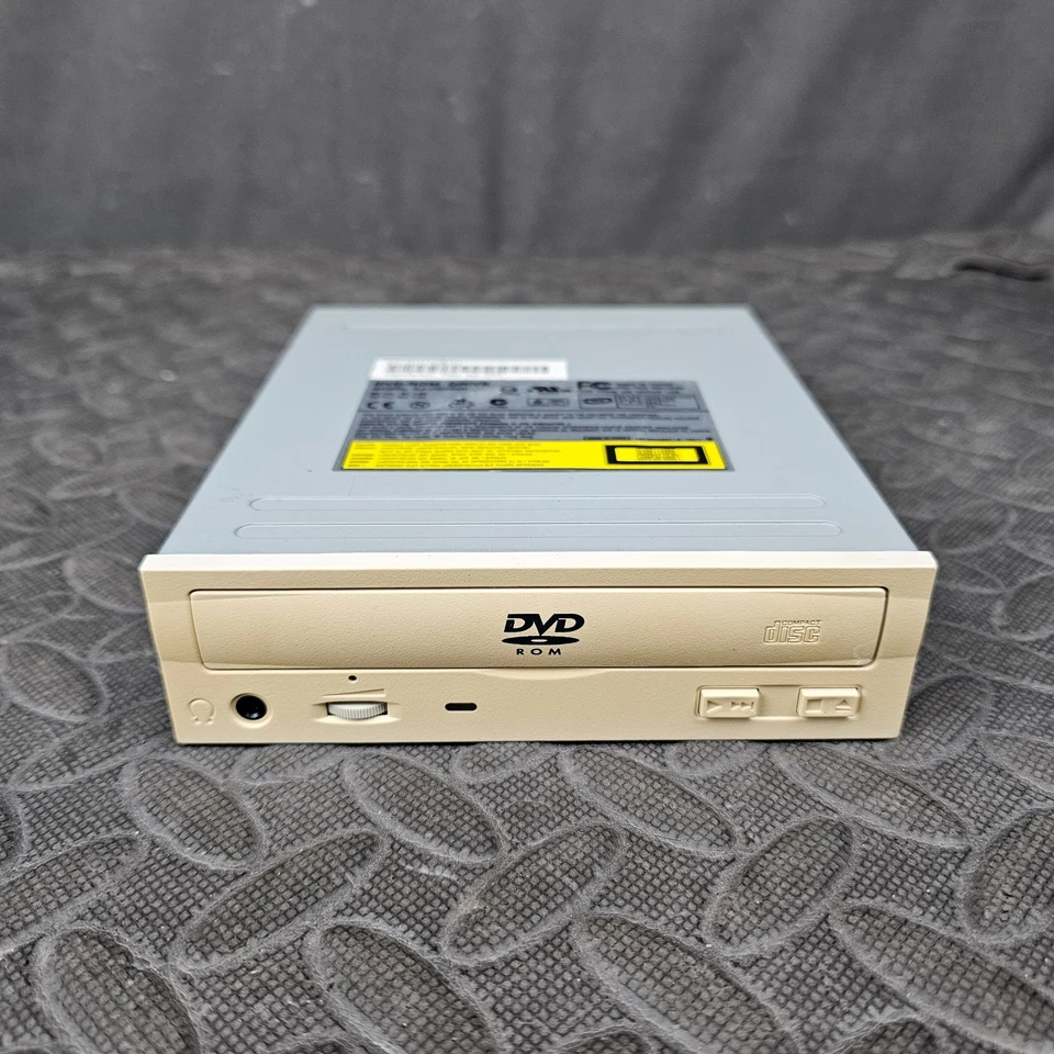 Lite-On XJ-HD165H CD-RW Drive 52x32x52 IDE Beige 5.25" Optical Writer 2003 - Image 1 of 4