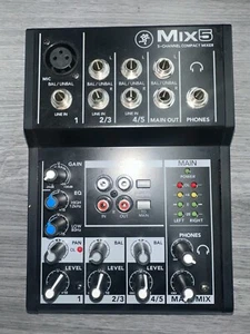 Mezclador compacto Mackie Mix5 5 canales 1 entrada de micrófono/línea con ecualizador de 2 bandas - usado - Imagen 1 de 3