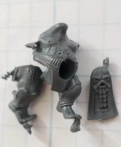 Warhammer Fyreslayer Bits Auric Hearthguard Tattooed Torso Legs w Tabard #28 - Picture 1 of 3