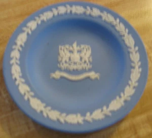 VINTAGE - COLLECTIBLE PLATE - BLUE AND WHITE - WEDGWOOD - Picture 1 of 2