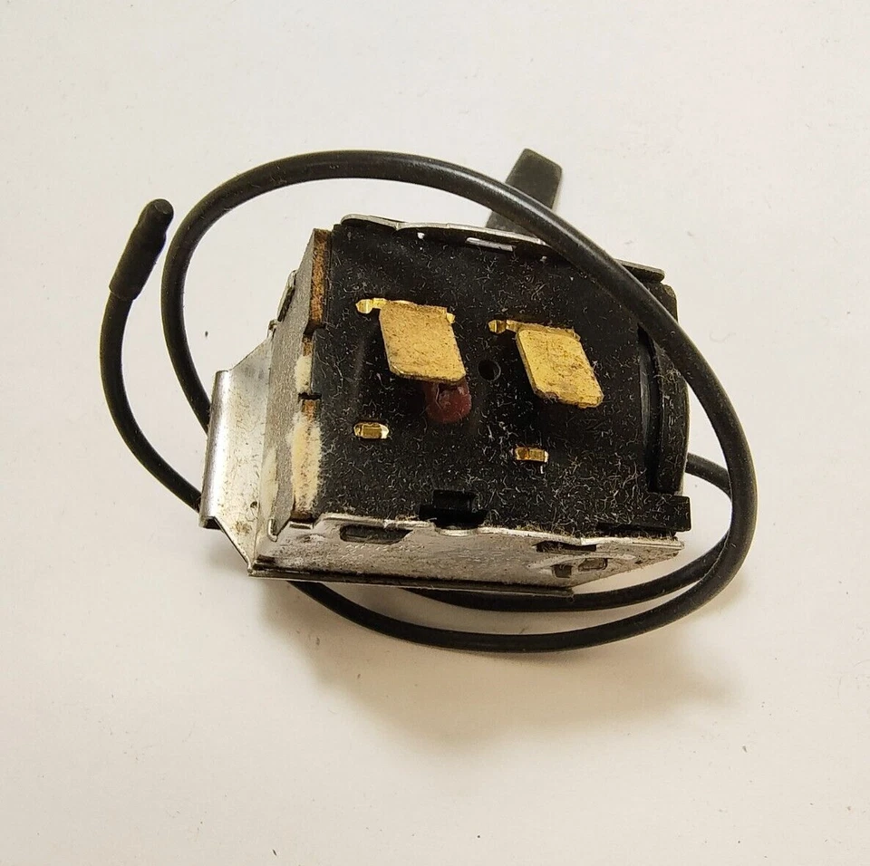Interruptor termostático evaporador aire acondicionado Chrysler Dodge Plymouth 1961-1963 NOS 1997564 Foto 1 de 3