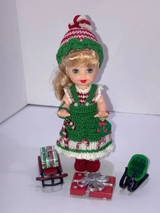 Barbie Kelly Chelsie Vacaciones Navidad Muñeca y Crochet Conjunto y Accesorios - Imagen 1 de 3