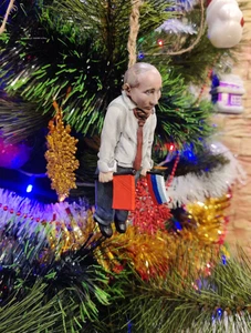 Statuette Figurine Russian President PUTIN With Putin Face Ukraine Ukrainian Art - Picture 1 of 4