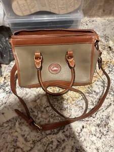 Borsa a tracolla Dooney & Bourke vintage pelle oliva ciottoli borsa medici anni 90 - Foto 1 di 7