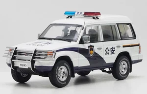 1/18 Mitsubishi Pajero White Color Pollce SUV Diecast Model Car - Picture 1 of 12