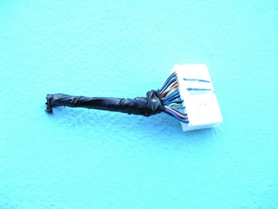 11 12 13 14 15 16 17 INFINITI QX56 QX80 REAR HATCH TAIL GATE LIFT MOTOR PLUG 199 - Image 1 of 2