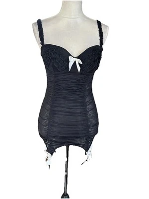 Lencería Babydoll Sexy Little Thing Victoria's Secret Blanco Lazo Volantes Liga 36D Foto 1 de 4