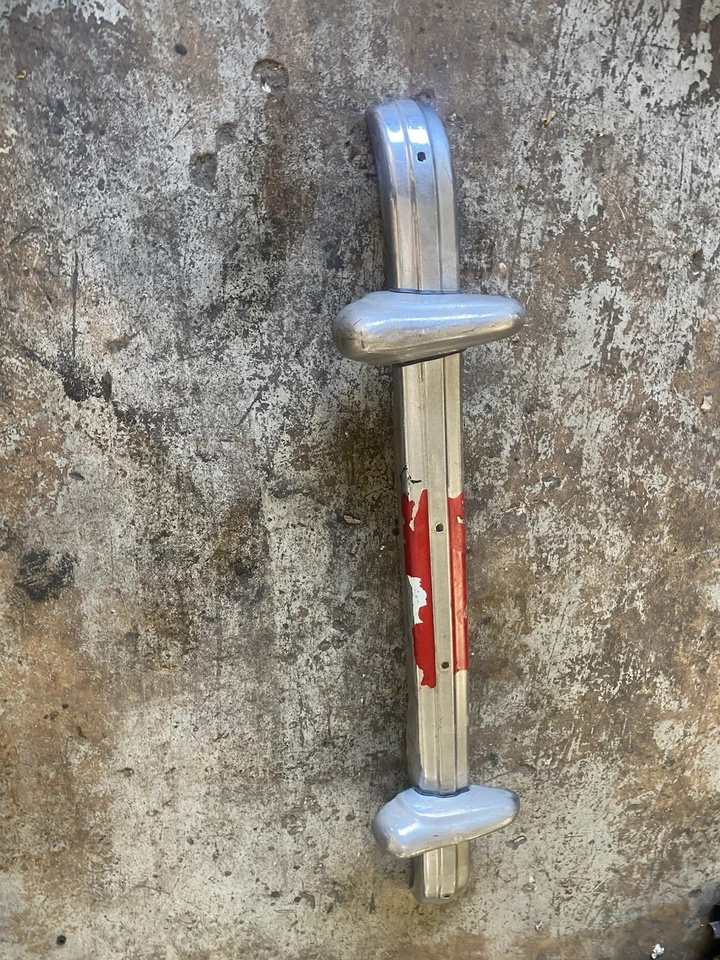 Parachoques trasero 1955-62 MG MGA con anuladores usado original OEM Foto 1 de 4