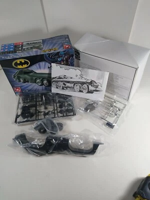 2003 1:25 AMT ERTL BATMAN BATMISSILE SNAP TOGETHER MODEL KIT 38038 - Image 1 of 4