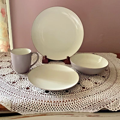 Colocación de 4 piezas de gres Noritake "Colorwave" color crema y arcilla Foto 1 de 4