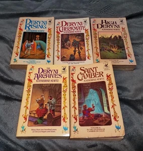 Lot of 5 books by Katherine Kurtz science fantasy SERIES: DERYNI - Foto 1 di 8