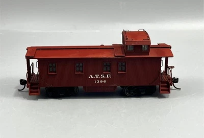 Walthers Proto HO Santa Fe Wood Caboose ATSF #1396 - Image 1 of 4
