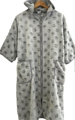 Soft  Womens  SizeL /XL Gray Print Flannel Pobe with Zipper and a Hood Bathrobe - Image 1 of 4
