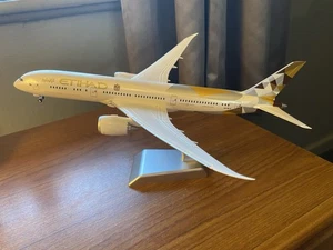 Etihad Airways Boeing 787-9 1/200 Scale 1st Flight Model Box & Stand - Picture 1 of 7