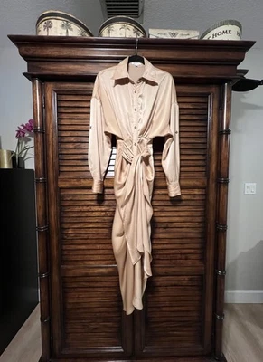 Elegant Mable Gwen Taupe Long Sleeve Button Down Satin MidiDress Size small  Foto 1 de 4