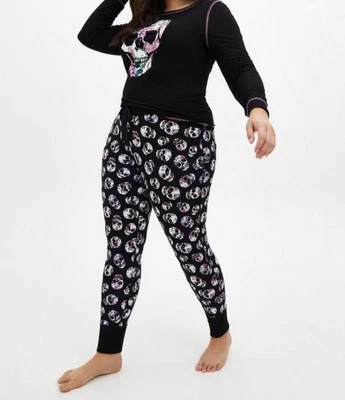 Torrid Super Soft Crew 长 Slv T 恤,尺寸 2 & Foxy 紧身裤,尺寸 3 睡眠套装 Blk Skull — 第 1/4 张图片
