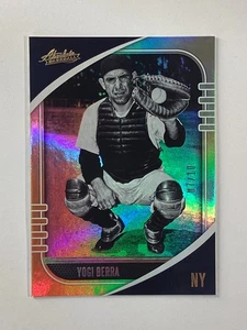 Panini Absolute Holo Foil Gold Parallel 2021 #76 Yogi Berra New York Yankees/10 - Imagen 1 de 2