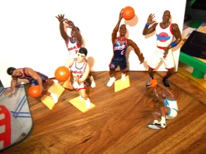 1996 Startaufstellung USA Olympia Herren Basketball 4 lose Spielzeug Actionfiguren + 2 - Bild 1 von 15