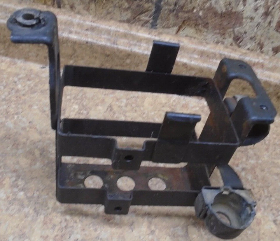 Honda CB650 CB 650 C CB650C 1980 soporte de caja de batería bandeja de montaje en jaula 1981 1979 80 Foto 1 de 1