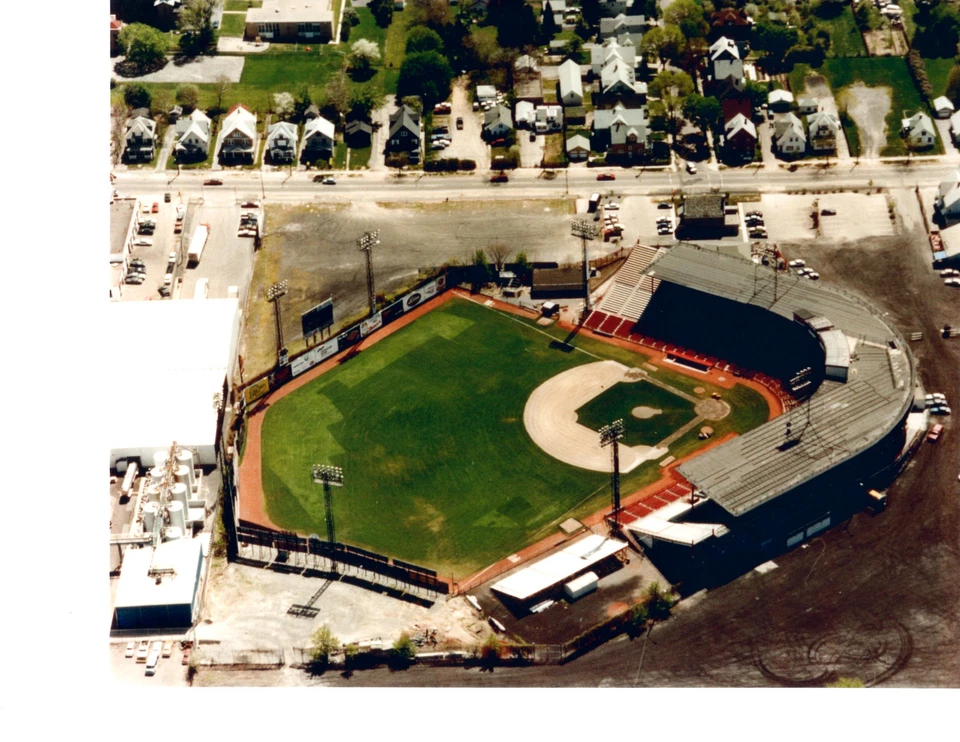 FOTO PLATA ESTADIO ROCHESTER ALAS ROJAS 8X10 BÉISBOL NUEVA YORK EE. UU. AAA Foto 1 de 1
