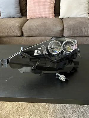 Faro izquierdo LED TYC LEXUS IS250 2014+ F SPORT PIEZA BASTANTE NUEVA #20-9526-00-9 Foto 1 de 4