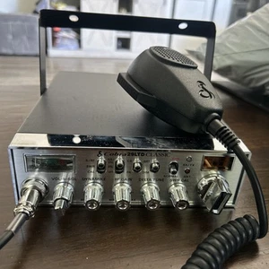 Cobra 29 LTD Classic CB Radio with 40 Channels and Front Panel Mic - Zdjęcie 1 z 4