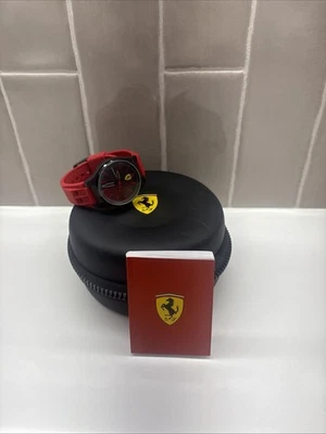 RARO Reloj Ferrari Speciale Esfera Negra Banda Roja Racing Reloj Hombre Como Nuevo CAJA Foto 1 de 4