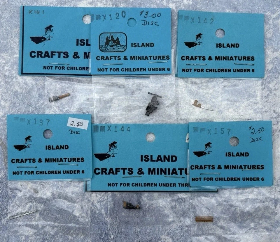 Casa de muñecas de metal miniatura vintage 1:24 herramientas avión de 6 piezas, llave, vicio, plus. NOS Foto 1 de 4