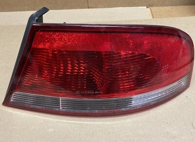 Luz trasera lateral del pasajero derecho Chrysler Sebring 2001-2006 OEM E8788 KC Foto 1 de 4