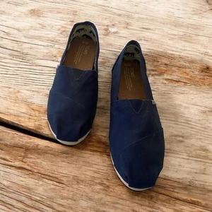 TOMS Navy Canvas Slip-On Summer Loafers Women 10 Classic Style - Picture 1 of 4
