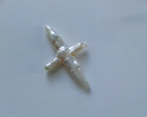 1 Freshwater Baroque Pearl Bead, Flying Bird shape, White 38 mm. Jewellery/Craft - Picture 1 of 11