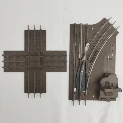 Lionel 027-Gauge 90 Degree Crossover Train Track Piece & Switch Right Tracks - Image 1 of 4