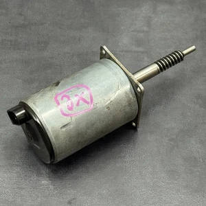 Camshaft Actuator BMW E60 E61 E63 545I 550I Engine Eccentric Shaft 7548389 - Picture 1 of 8