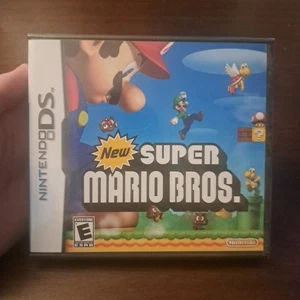 New Super Mario Bros (Nintendo DS) - Nuovo - Sigillato in fabbrica - 1° stampa - Foto 1 di 6