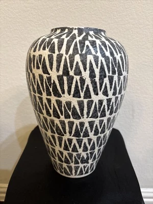Белая и черная керамическая ваза Pier 1 середины века в современном стиле сделано в Италии 12 дюймов - Изображение 1 из 3