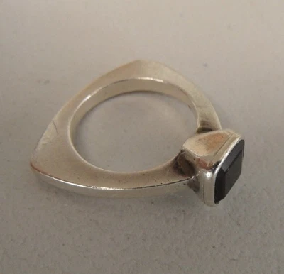 Modernist STERLING SILVER 925 Handcrafted Black Tourmaline Gemstone Ring Size 7 - Image 1 of 4