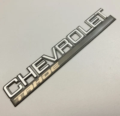 Puerta trasera de pasajero Chevy Tahoe 95-00 emblema Chevrolet Tahoe Foto 1 de 4