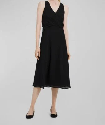 Vestido midi envolvente sin mangas con cuello en V negro de seda talla 4 $495 Theory para mujer Foto 1 de 3