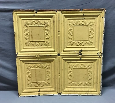 Antiguo techo decorativo de metal de hojalata 2' x 2' en mal estado de colección 24" cuadrado amarillo 1563-24B Foto 1 de 4
