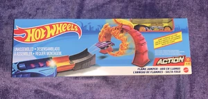 Mattel Hot Wheels Flame Jumper Play Set With Track and 1 Vehicle New in Package - Picture 1 of 7
