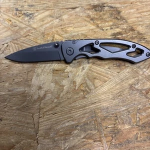 Smith & Wesson CK400 Stainless Steel Frame Lock Drop Point Folding Pocket Knife - Picture 1 of 9