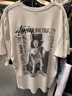 Camiseta teñida de cerdo Stussy How We’re Livin - talla grande natural Foto 1 de 4