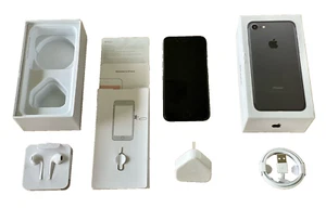 Boxed Apple iPhone 7 32GB/128GB BLACK Unlocked Smartphone Grade A+++Pristine - Afbeelding 1 van 9