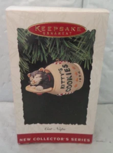 1994 Hallmark Keepsake - Cat Naps Ornament - Cookie Jar - Picture 1 of 1