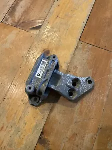 🏁 2017-2022 GMC ACADIA FRONT LEFT SIDE ENGINE MOTOR MOUNT BRACKET 84069317 OEM - Picture 1 of 10