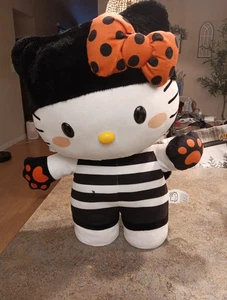 NUOVO 2023 Sanrio Hello Kitty Gemmy Pirate 19 pollici Halloween Greeter  - Foto 1 di 9