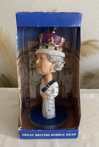 Queen Elizabeth II Platinum Jubilee 70 Wackelkopf Figur Ornament Geschenk selten - Bild 1 von 10