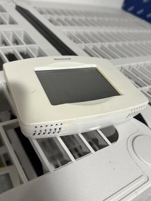 Honeywell Wi-Fi Vision Pro 8000 Touchscreen Thermostat- Model TH8320WF1029 - Image 1 of 4