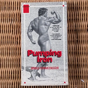 PUMPING IRON VHS Arnold Schwarzenegger Lou Ferrigno 1992 Video Bodybuilding - Picture 1 of 3
