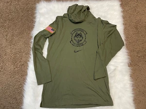 Nike UConn Huskies Size Medium Green Military Appreciation Lightweight Hoodie - Picture 1 of 6